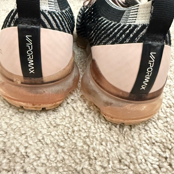 Nike Air VaporMax Flyknit - Picture 8 of 9